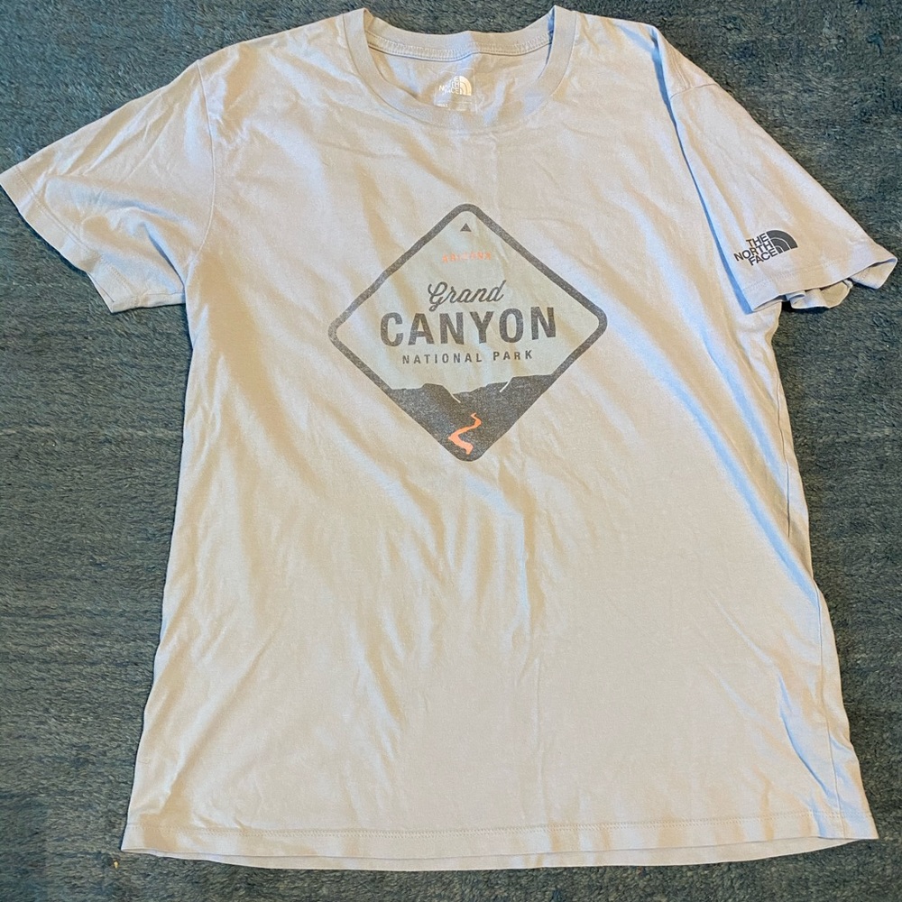 Men’s graphic north face t-shirt